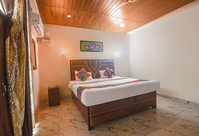 هتل Fabexpress Corinthia Boutique Rooms   Nr Candolim Beach