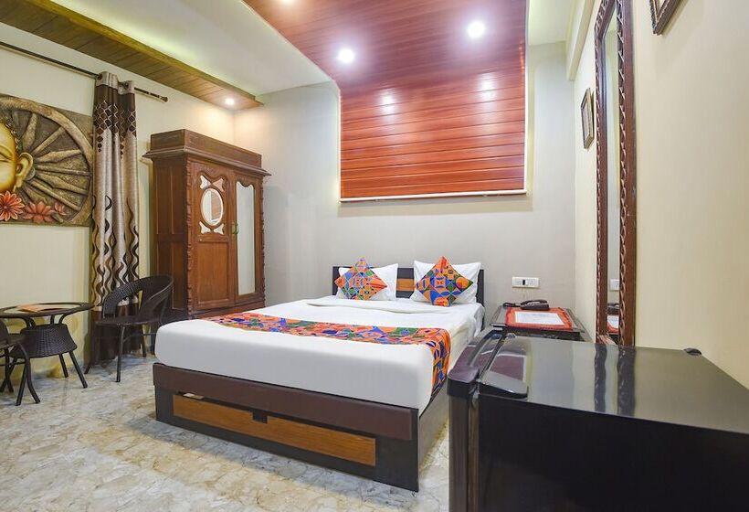 هتل Fabexpress Corinthia Boutique Rooms   Nr Candolim Beach