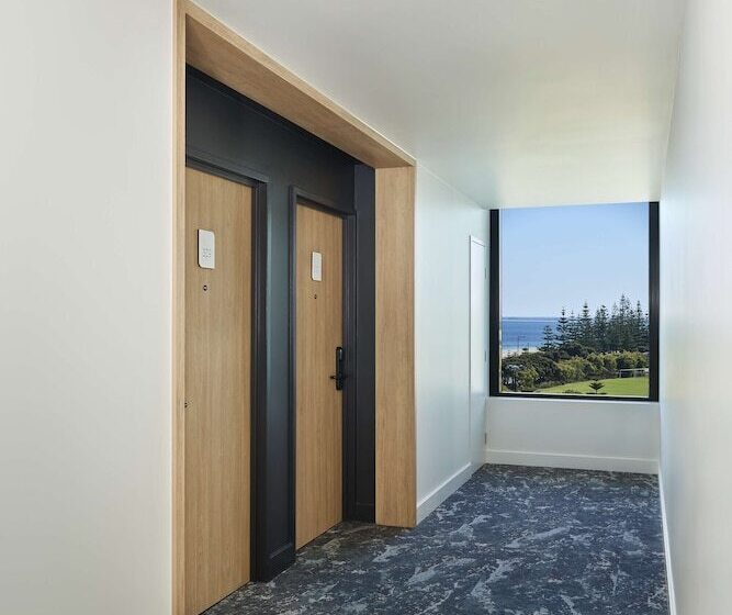 هتل Hilton Garden Inn Busselton