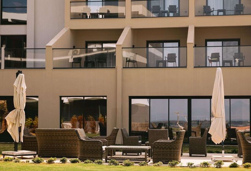 Отель Ramada By Wyndham Cesme