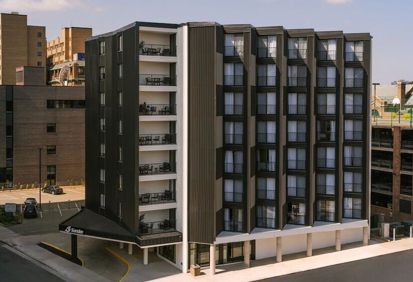 هتل Sonder The Fitz