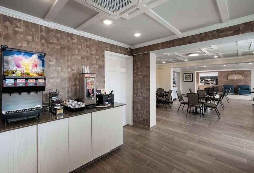 בית מלון כפרי Surestay Plus By Best Western Pigeon Forge