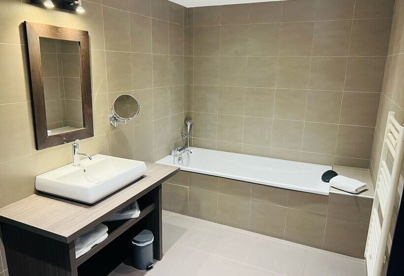 L Hotel De La Bourse à Bagnols Sur Ceze