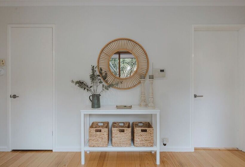 پانسیون Modern 3br With Gardens In Waramanga