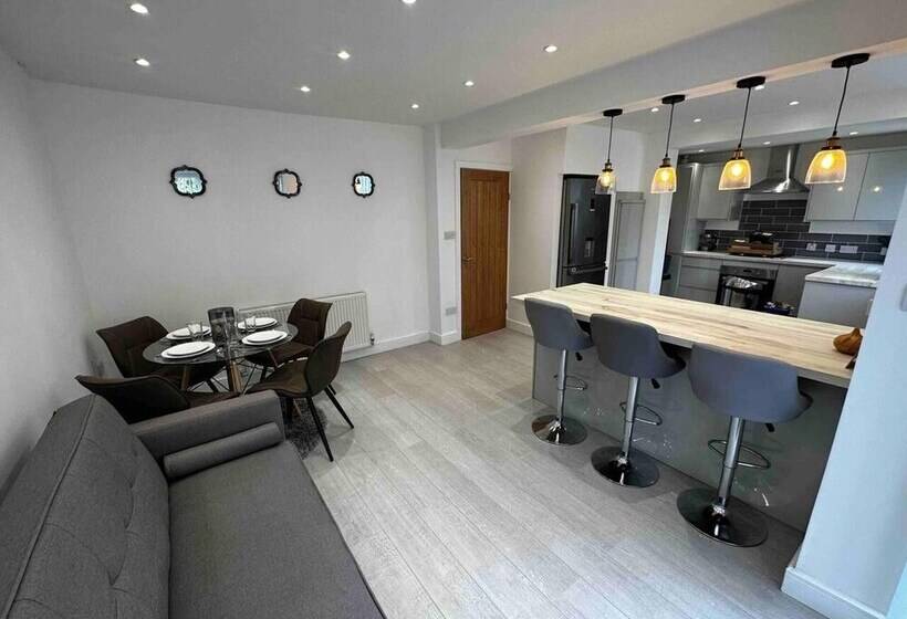 レジデンス Lovely 3 Bed House Near Birmingham Airport & Nec