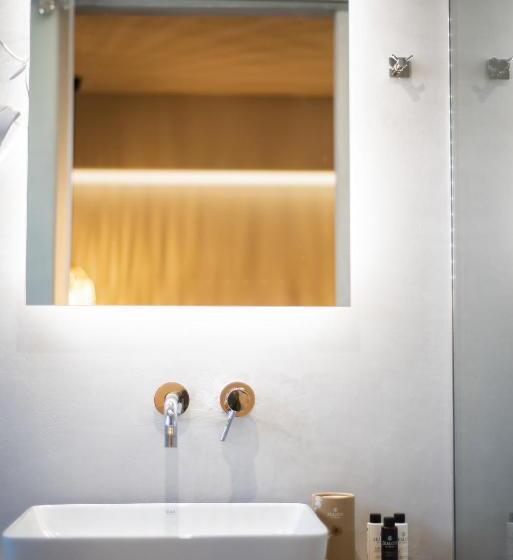 Theros Suites