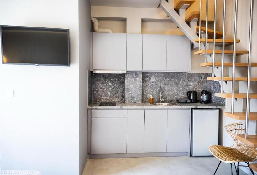 Theros Suites