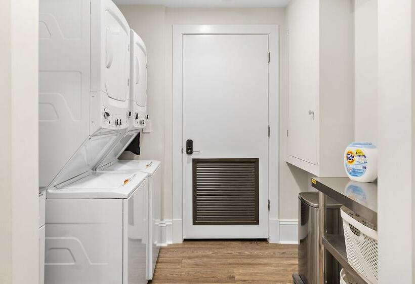 تختخواب و صبحانه Charlesgate Suites