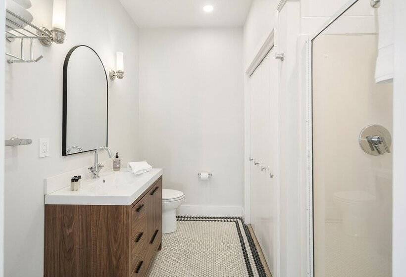 تختخواب و صبحانه Charlesgate Suites