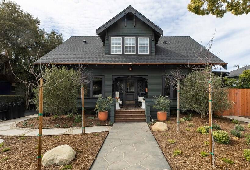 تختخواب و صبحانه The Craft House Inn