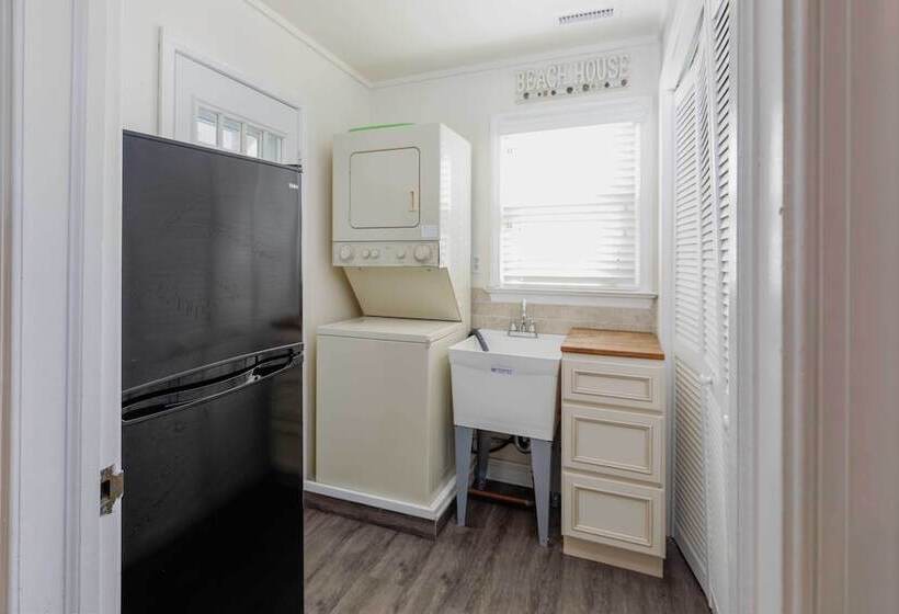 Breezy Ocean City Home: Walk To Beach + Boardwalk!