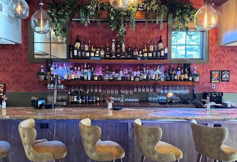 Buttermilk Falls Inn