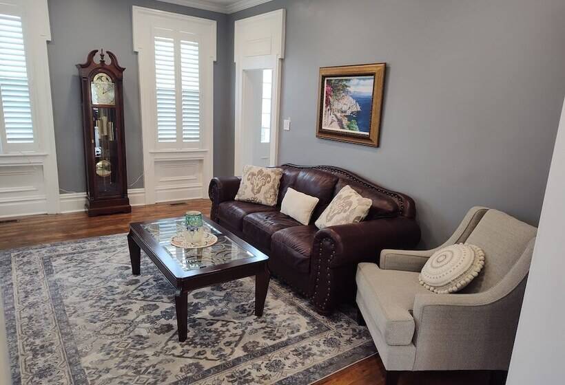 Hickory House B & B