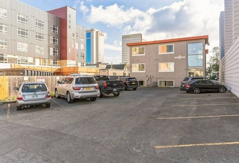 Highliner Hotel   Deluxe King With City View
