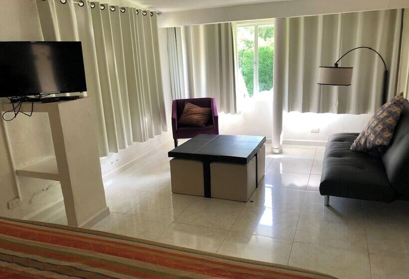 مسافرخانه Casa Edward
