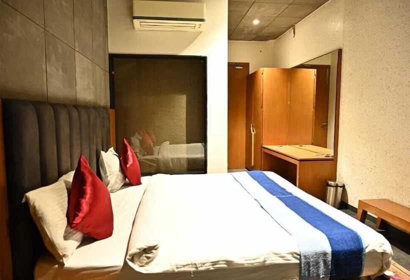 ホテル Nakshatra Resort & Garden