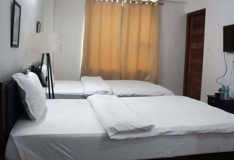 호텔 The Relyn Suite