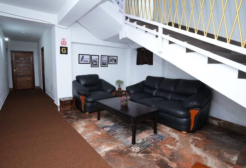 호텔 The Relyn Suite