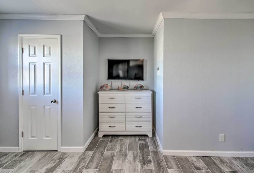 Marvelous Oceanfront Home W/ Stunning Views