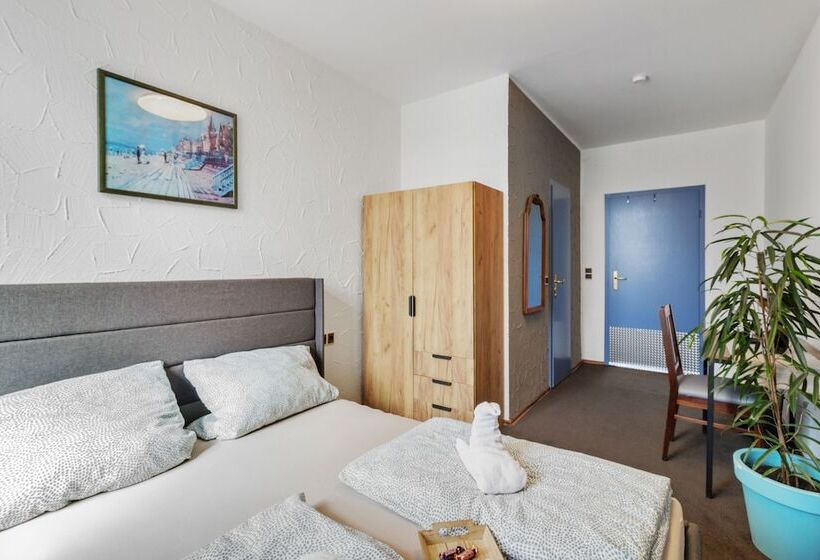 ペンション Family And Friends Hassloch