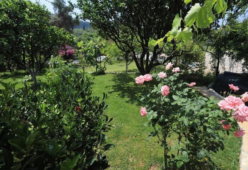 إقامة Beautiful 8 Bed House In Corfu