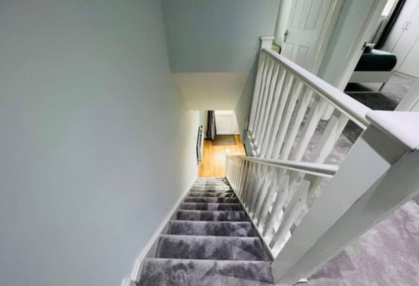 דירת נופש Overbury Lodge, Birmingham With Free Parking