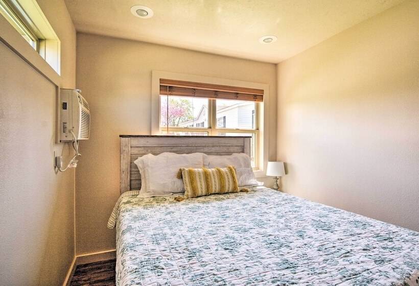 Resort Cabin W/ Nearby Pool & Lake Access!