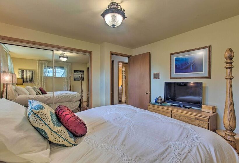 Private Lake: Home W/ Large Yard In Denver!