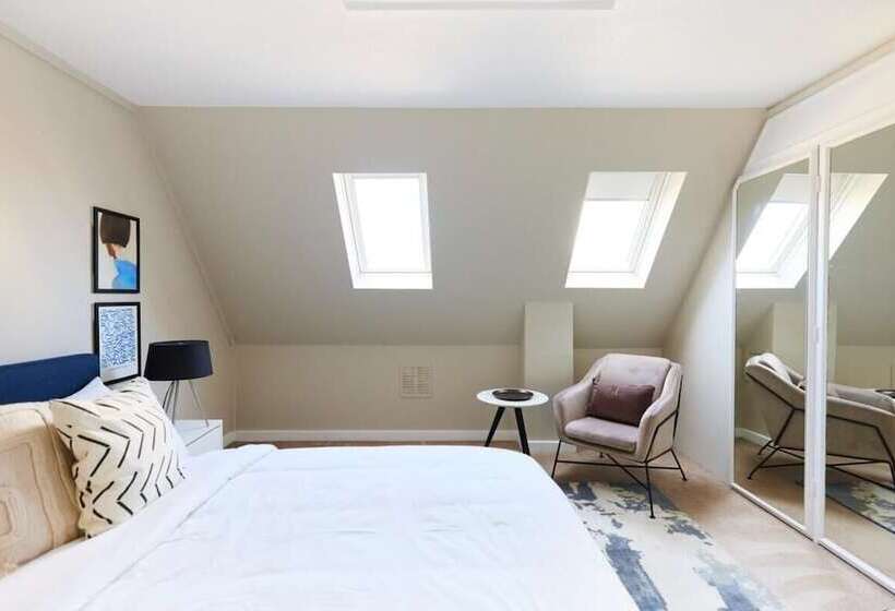 The Holland Park Crib   Classy 2bdr House