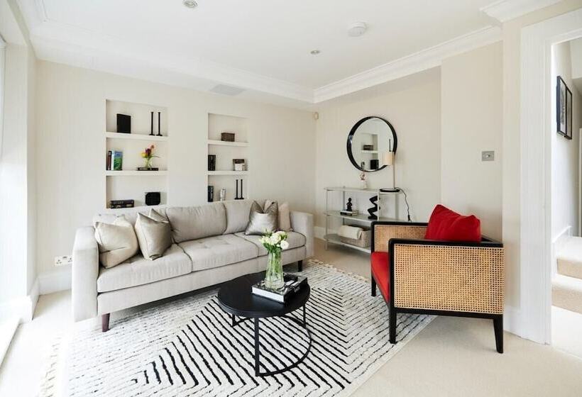 The South Kensington Wonder   Trendy 3bdr House With Garden
