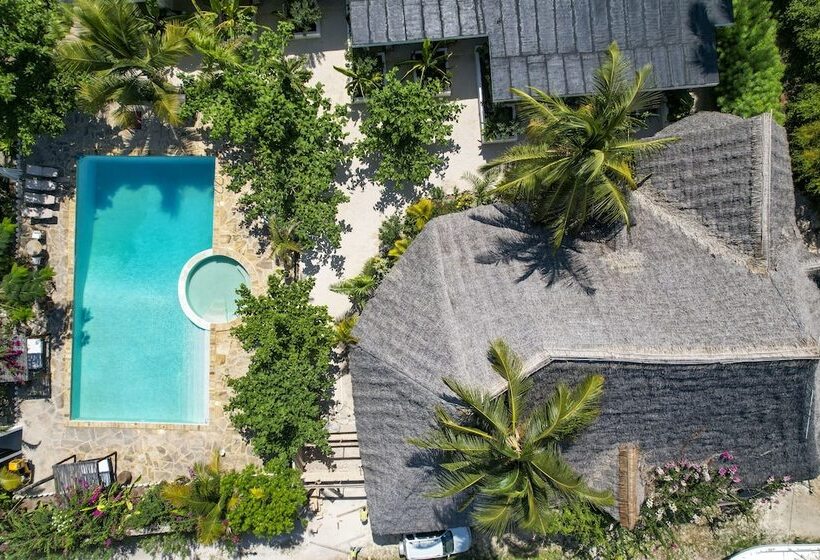 Tropical Boutique Hotel & Resto