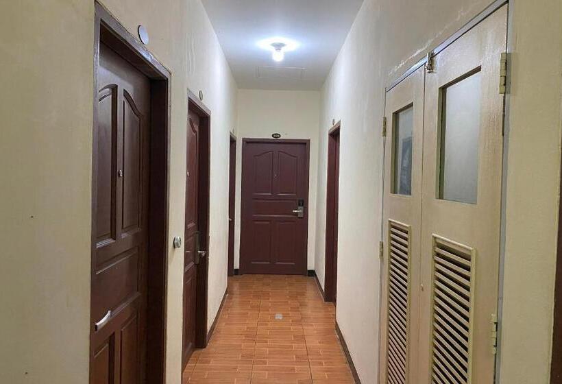 בית מלון כפרי Oyo 92932 Guesthouse Marbella