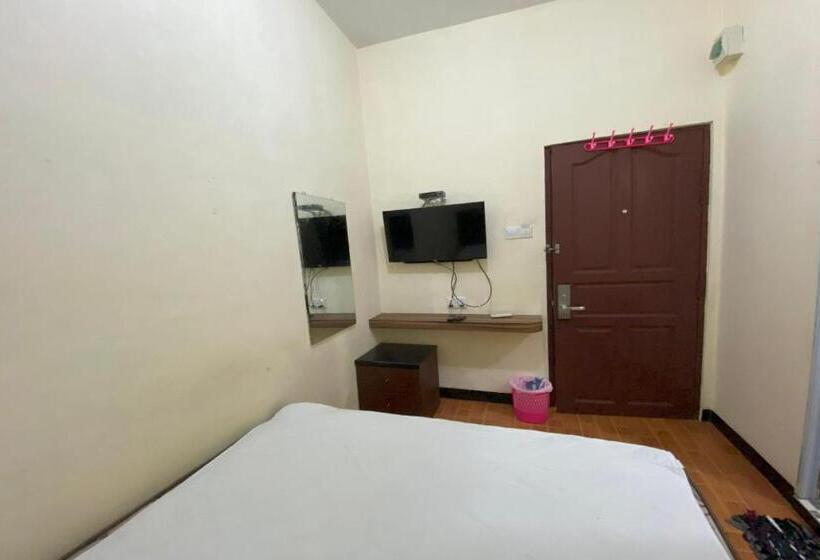 בית מלון כפרי Oyo 92932 Guesthouse Marbella