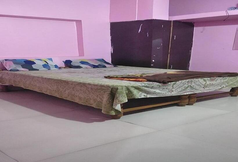 호텔 Yashoda Lodge Hingoli