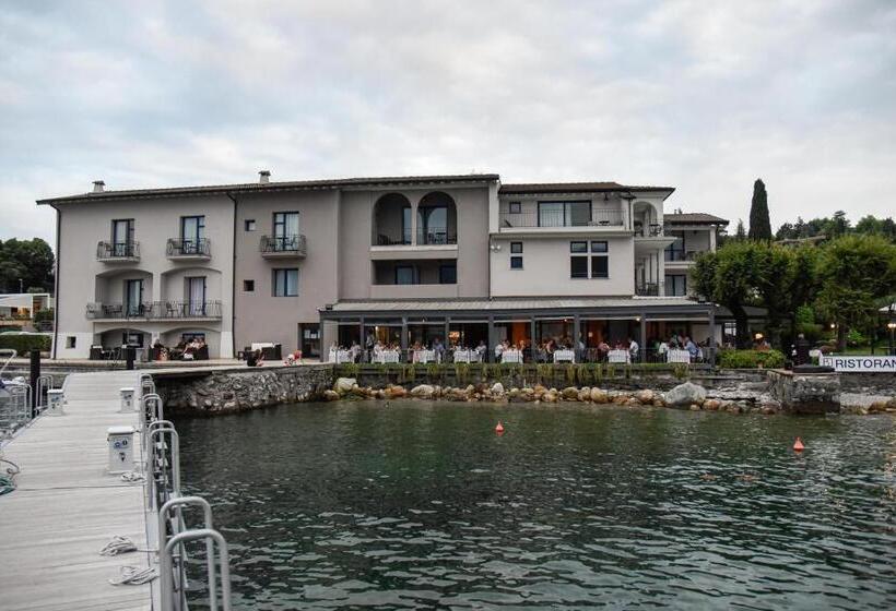 Bella Hotel & Restaurant With Private Dock For Mooring Boats