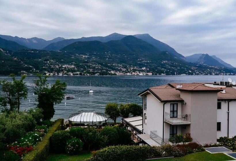 Bella Hotel & Restaurant With Private Dock For Mooring Boats