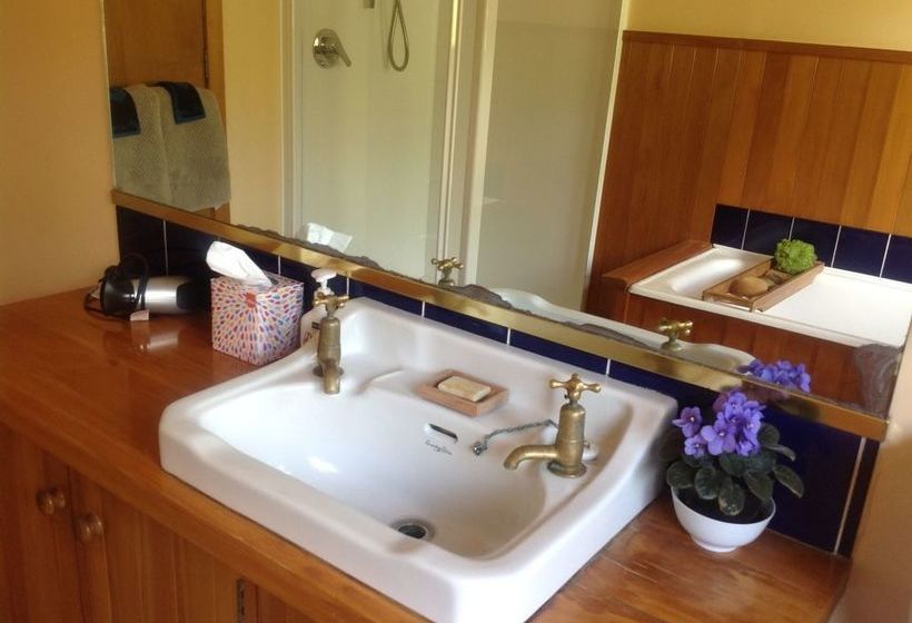Featherstone B&b