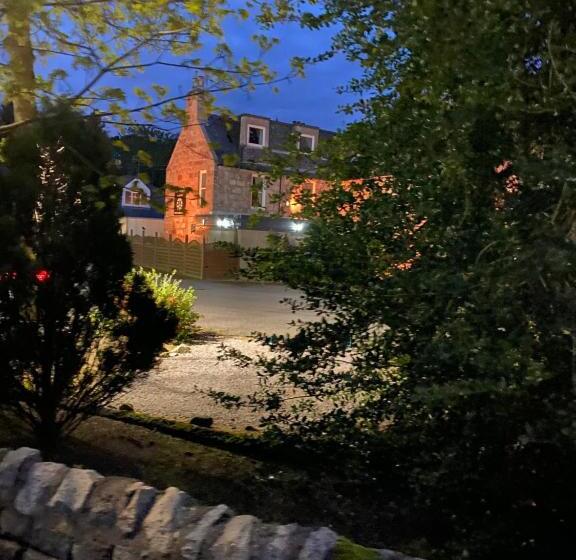 簡易ホテル Bennachie Lodge Hotel In Kemnay