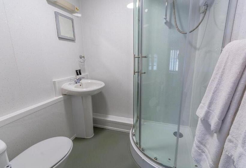 فندق فئة نجمة واحدة The Forest Lodge