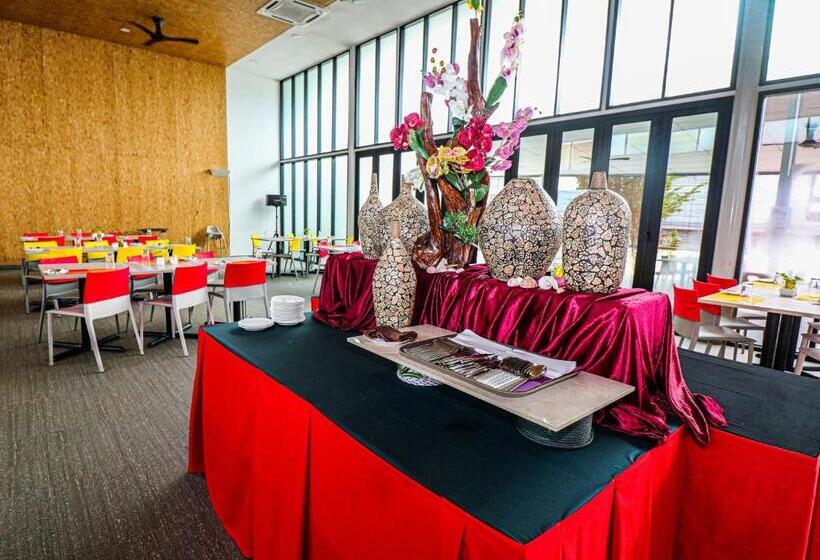 فندق Lakeview Terrace Resort Pengerang