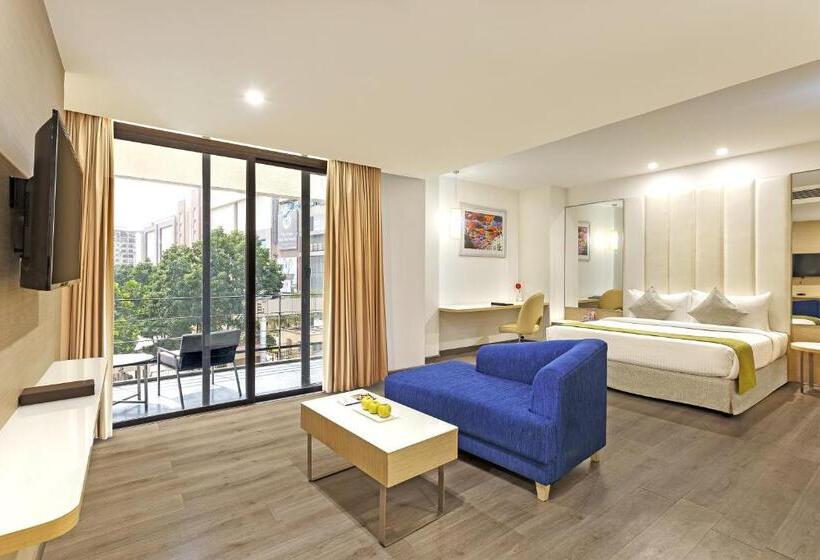 فندق Sarovar Portico Outer Ring Road