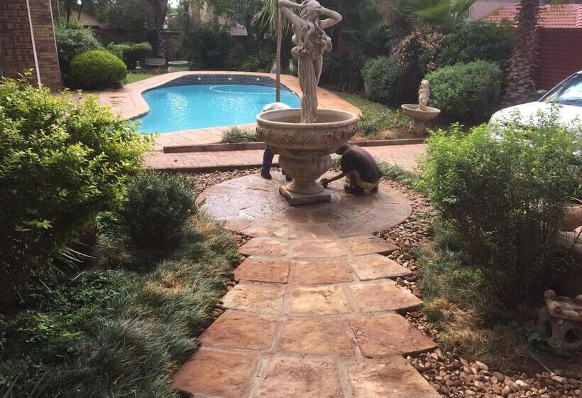 بنسيون Sunset Manor Guest House