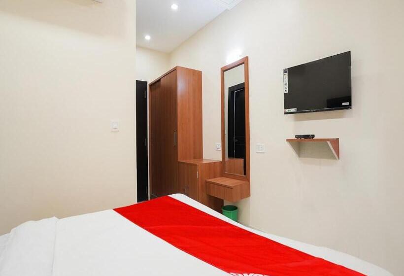 فندق Oyo Flagship Nirmala Palace