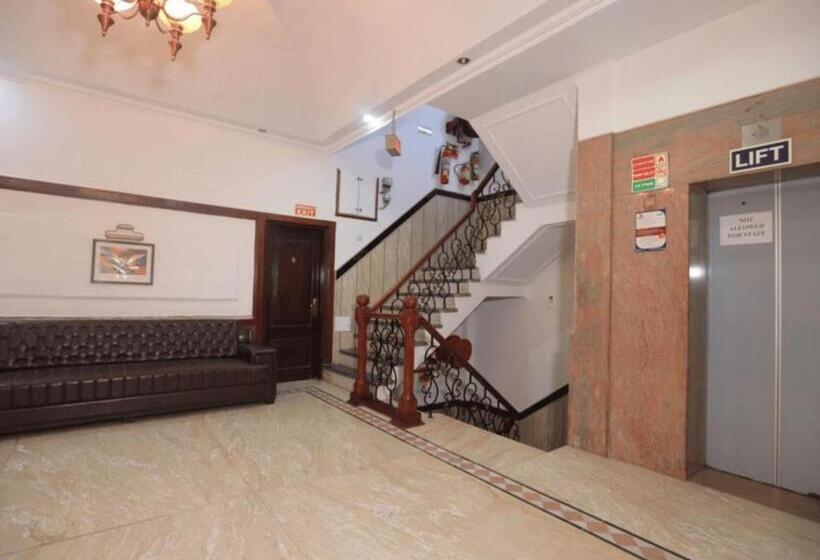 酒店 Panickers Residency   Ajmal Khan Market Near Karol Bagh Metro