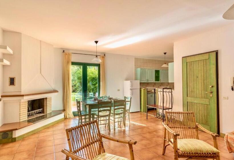 Isa Residence With Swimming Pool In Santa Teresa Di Gallura, Apartments With Air Conditioning And Pr