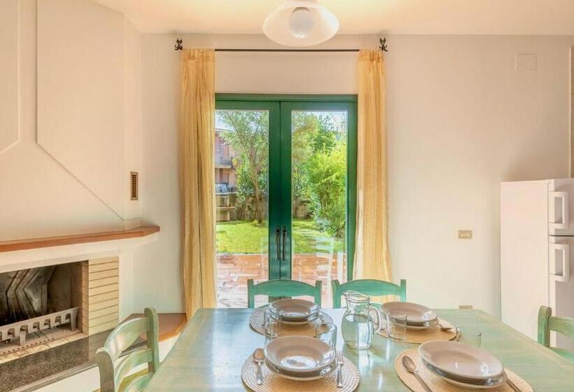 Isa Residence With Swimming Pool In Santa Teresa Di Gallura, Apartments With Air Conditioning And Pr