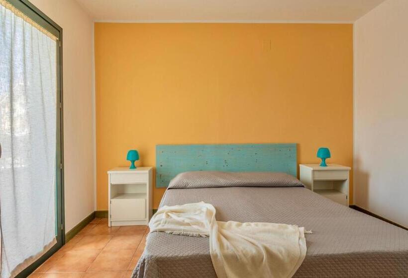 Isa Residence With Swimming Pool In Santa Teresa Di Gallura, Apartments With Air Conditioning And Pr