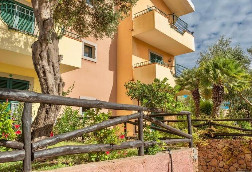 Isa Residence With Swimming Pool In Santa Teresa Di Gallura, Apartments With Air Conditioning And Pr