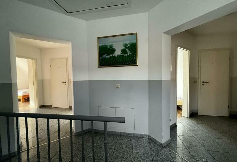 فندق صغير Zimmer In Neusserstrasse