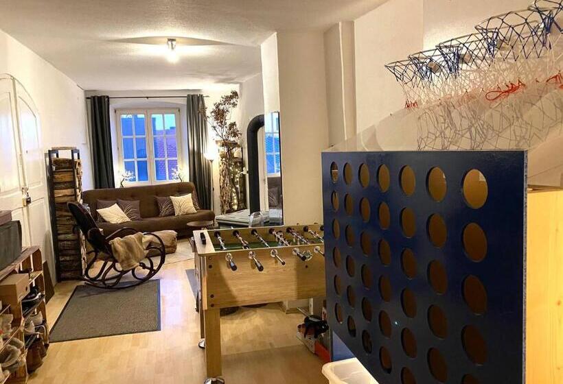 Пансион Room In Apartment   Schlummern Wie Dornroschenrapunzel Im Schlosschen